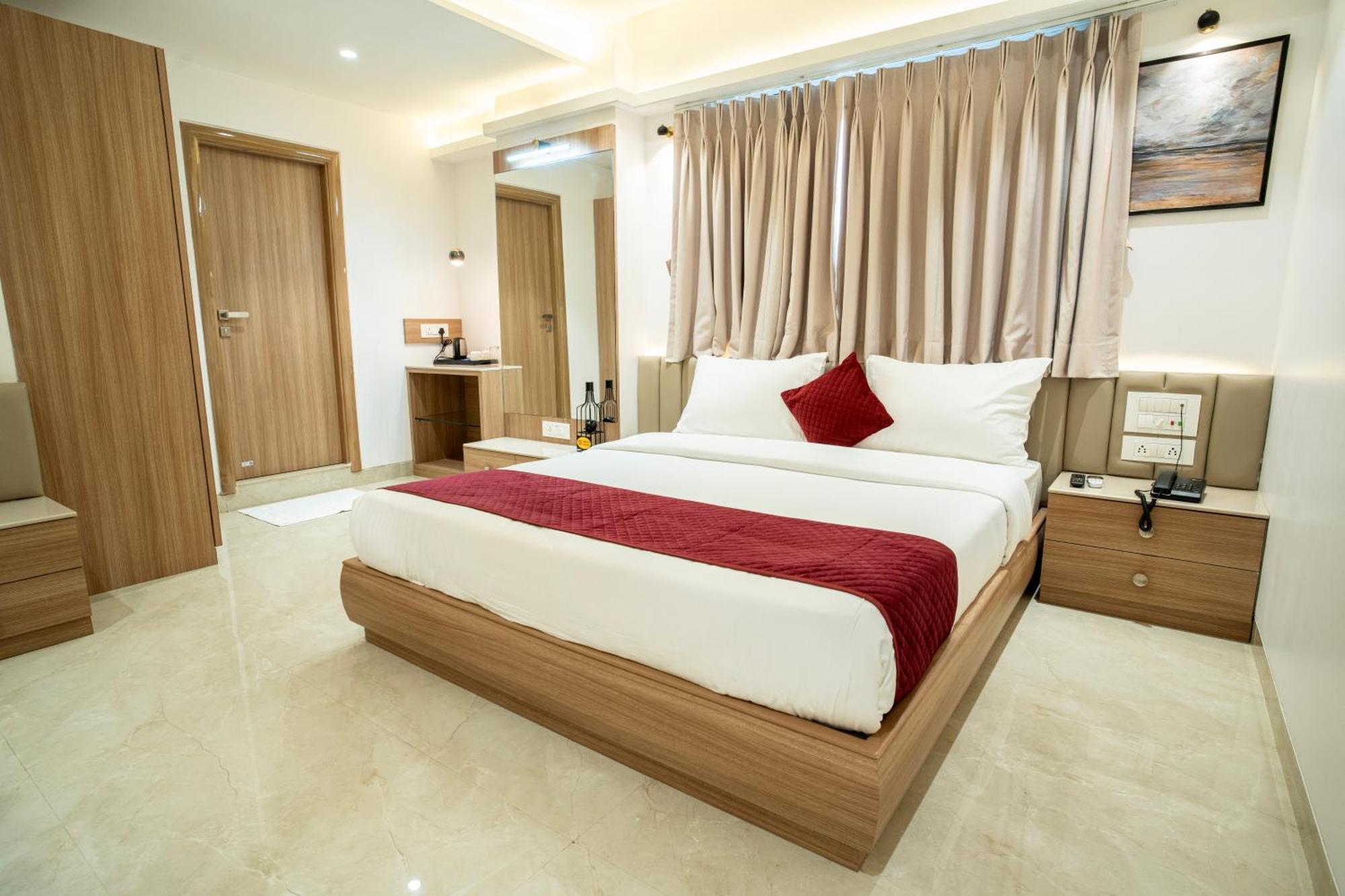 Hotel The Grand Murli Surat Exterior foto