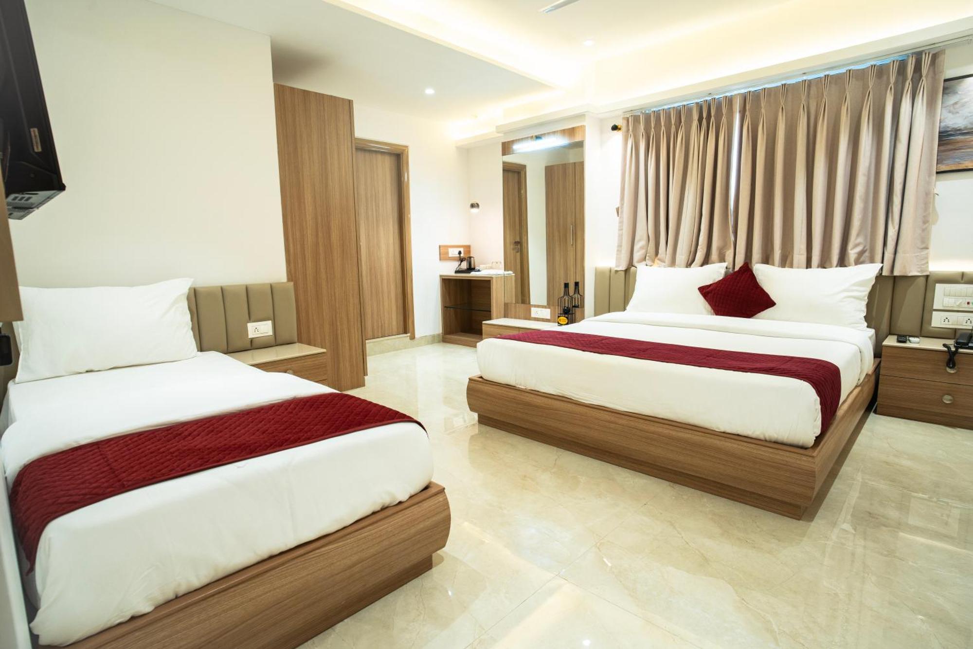 Hotel The Grand Murli Surat Exterior foto