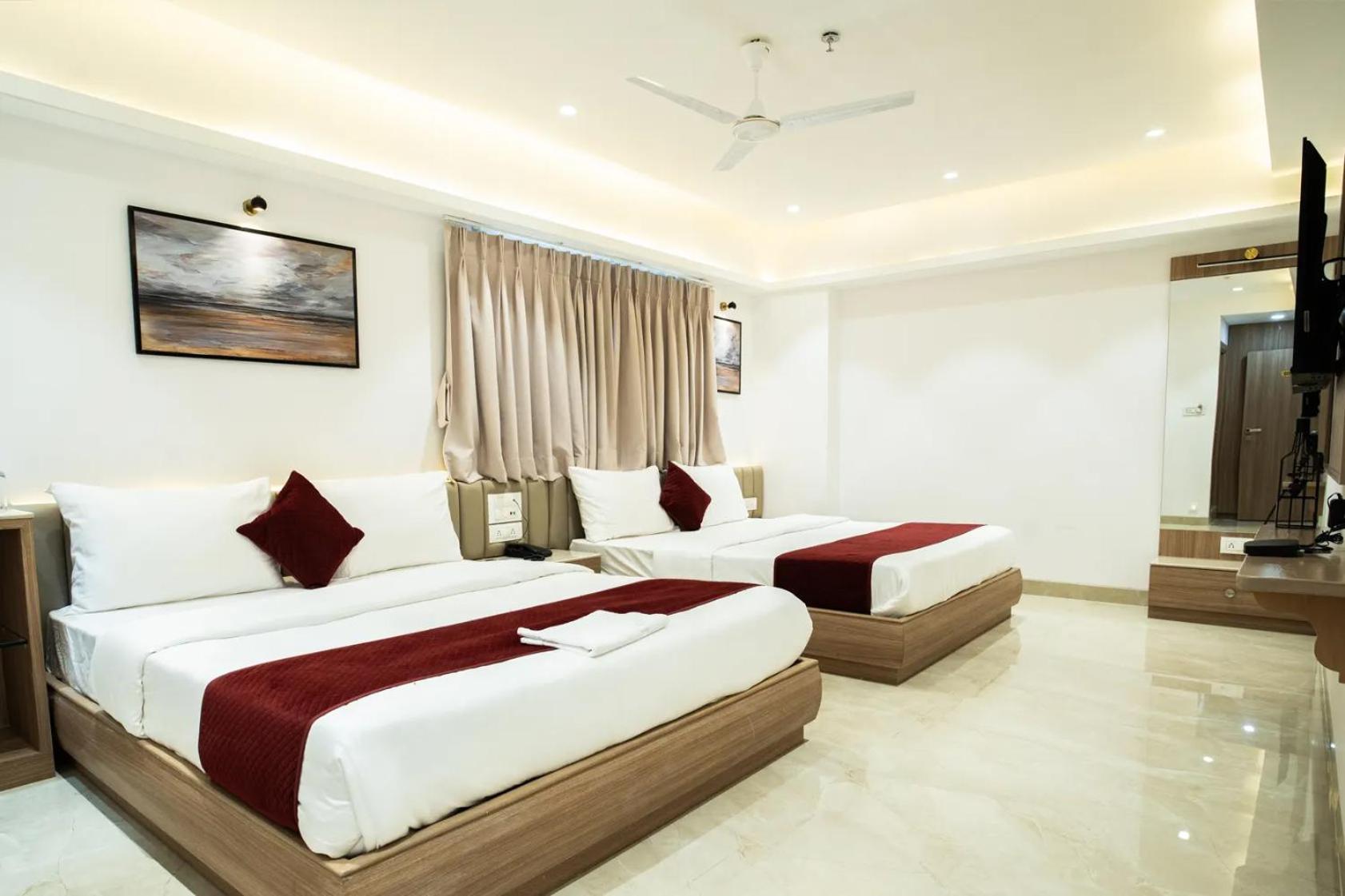 Hotel The Grand Murli Surat Exterior foto